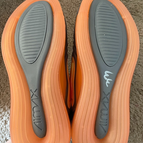 BRAND NEW: Nike Air Max 720 Black Fuel Orange - Picture 4 of 5